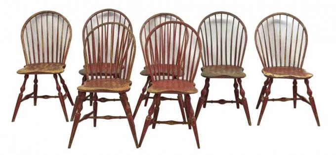 Set of 7 Bow-Back Windsor Chairs